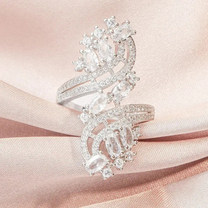 Anello da Cocktail Q714 con Fiore, Argento, Perla Finta Viola, Montatura a Griffe, Anello da Donna per Matrimonio - Product Image 2