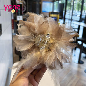 Großhandel New Feather Hair Claw Clips Große Hai Haars pangen für Frauen - Product Image 6