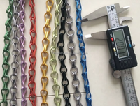 Chaîne de rideau en alliage d'aluminium tissé de 2,0 mm avec oxydation anodique, utilisation 10 ans, options multicolores pour la décoration de plafond