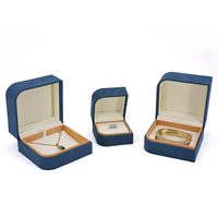Bague personnalisée boucle d'oreille collier boîte de rangement pour bijoux en lin boîte à bijoux élégante bleue en super fibre avec bord irrégulier