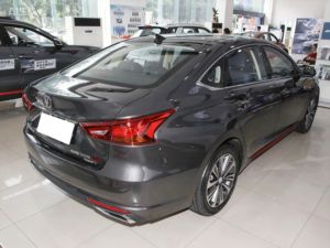 El Changan Rongcheng <span class=keywords><strong>CC</strong></span> Edición Blue Whale 2021 1.5T DCT Tipo Noble es un sedán mediano diseñado para usuarios familiares. - Product Image 1