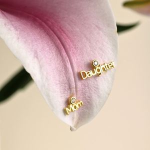 Bijoux Dylam Individuality, cadeaux pour la fête des mères, hypoallergéniques, argent S925 rhodié, boucles d'oreilles à lettres alphabet pour maman et fille - Product Image 6