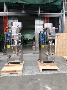 Mesin pengemasan butiran vertikal otomatis, berat 10 <span class=keywords><strong>gram</strong></span> hingga 100 <span class=keywords><strong>gram</strong></span> mengisi butiran gula nasi - Product Image 2