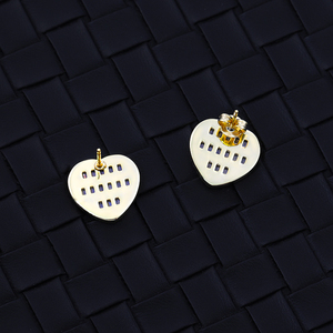 Boucles d'oreilles de luxe en forme de cœur, cadeau pour femme, diamant moissanite VVS, plaqué or, argent sterling 925, certificat GRA, passe le test du diamant - Product Image 5