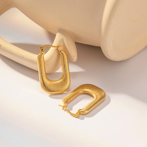 ต่างหูรูปตัวยู 18K ชุบทองเหล็กไทเทเนียมดีไซน์ทรงเรขาคณิตสำหรับผู้หญิงสไตล์มินิมอลเครื่องประดับแฟชั่น - Product Image 4