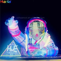Astronaute de dessin animé gonflable personnalisé de haute qualité Spaceman LED géant pour la décoration de carnaval