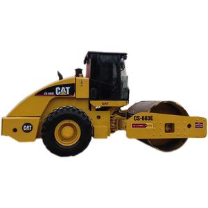 Rouleau compresseur vibrant d'occasion d'origine japonaise CAT CS683E, monocylindre, 14 tonnes, faible nombre d'heures, bon état, en stock pour l'exportation - Product Image 1