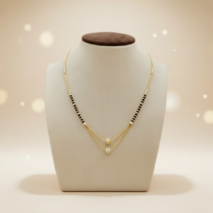 Elegante Collar Mangalsutra con Cuentas Negras y Oro de 22K, con Colgante de Doble Cadena, Joyería Nupcial Tradicional India - Product Image 3