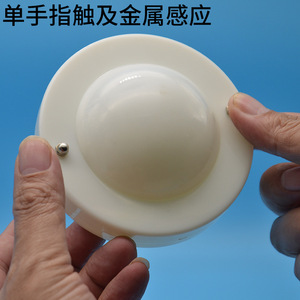 Balle conductrice pour le corps humain : Expérience humaine avec des balles électriques et des électromètres - Enquête scientifique pour l'école primaire - Product Image 3