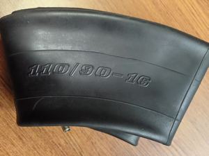 Pneu de moto en caoutchouc fabriqué en Chine, pneu de moto 110/90-<span class=keywords><strong>16</strong></span> avec <span class=keywords><strong>chambre</strong></span> à <span class=keywords><strong>air</strong></span>, prix de gros 110 90 <span class=keywords><strong>16</strong></span> - Product Image 2