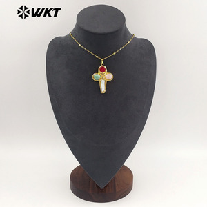 WT-JN284 Splendida ed Elegante Collana con Pendente a Croce di 18 Pollici, Realizzata a Mano con Gemme Naturali e Perle d'Acqua Dolce - Product Image 6