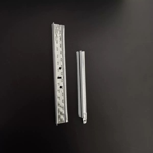 Placas de Techo de Rejilla de Estilo Moderno, Sistema de Rejilla Suspendida, Acero Galvanizado, Perfil Principal, Perfil Transversal, Perfil de Esquina, Construcción Ignífuga y Resistente a la Corrosión - Product Image 3