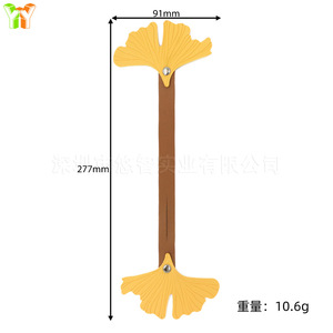 Colgante de bolso de piel sintética con hoja de ginkgo grabada, llavero creativo con hoja simulada en bloques de color, personalizable con logo. - Product Image 5