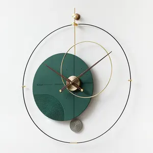 Noridongsan现代金属铜挂钟，前彩生态板创意带胡桃木手秋千钟表，用于家居装饰