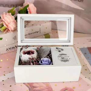 Caja de música personalizada de flores de Navidad con pantalla de acrílico color rosa de bajo pedido regalos de madera para mujeres - Product Image 3