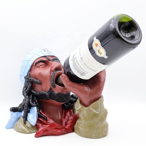 Tùy Chỉnh Thiết Kế Mới Trang Trí Nội Thất Nhựa Chai Rượu Vang Giá Polyresin Skull Turbanned Dreadlocks blinder Cướp Biển Rượu Vang Giữ Chai - Product Image 2