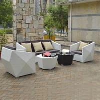 Ensemble de canapés de patio en plastique de style ferme avec table basse texturée diamant et chaise compacte pour balcon et cour