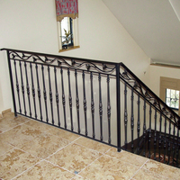 Rampe d'escalier moderne en fer avec design minimaliste, résistante à la rouille, à fixation au sol