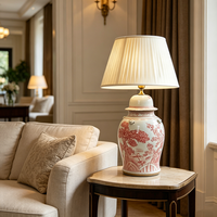Lampe classique de style chinoiserie à motif d'arbre rouge, base en porcelaine de type pot à gingembre pour la décoration de table de chevet de chambre à coucher