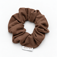 Élastique à cheveux surdimensionné en satin marron moka personnalisé en usine, doux, avec étiquette logo tissée, pour queue de cheval