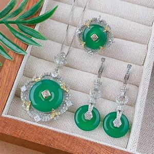 Conjunto de Joyería de Calcedonia Verde de Lujo, Chapado en Oro de 18K, Collar, Anillo y Pulsera con Circonitas, para Mujer/Unisex, Compromiso, Boda, Aniversario - Product Image 1