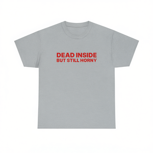 Camiseta Dead Inside But Still Horny, textura gris con texto rojo, ajuste unisex, camiseta promocional - Product Image 2