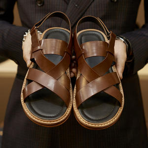 Nouvelles sandales pour hommes grande taille respirantes en cuir de vache véritable avec boucle auto-agrippante, confortables et souples, style pieds nus - Product Image 3