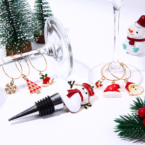 I Migliori Decorazioni Natalizie: Segnaposto in Metallo per Bottiglie <span class=keywords><strong>di</strong></span> Vino, Identificatori per Bicchieri da Festa, Anelli per Calici con <span class=keywords><strong>Babbo</strong></span> <span class=keywords><strong>Natale</strong></span> e Renne - Product Image 3