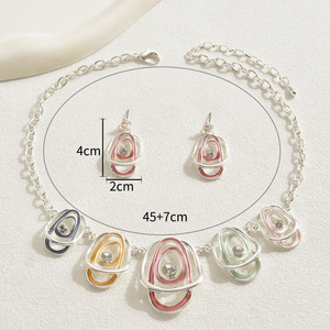 Parure de bijoux fantaisie pour femme : collier et boucles d'oreilles géométriques au design irrégulier, couleurs douces, style luxe léger et élégant - Product Image 4