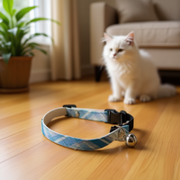 Collier pour chat simple en polyester réglable à rayures avec boucle de fermeture et clochettes pour petites races toutes saisons