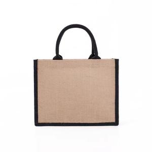 Bolsa de Papel Kraft Personalizada al por Mayor, Color Verde Crema, Gran Capacidad, Estilo Navideño, Impermeable, con Cordón y Asa Ancha, Origen Vietnam - Product Image 1