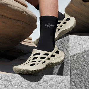 Zuecos de Seguridad para Hombre con Diseño de Protección para los Dedos, Suela Antideslizante, Parte Superior Ventilada, para Tareas en Talleres y Exteriores, Tallas 39-47 EU, Duraderos y Cómodos - Product Image 5