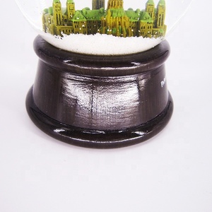 Custom Professional Resin Crafts Snowball Musical Snow Globe Art Deco Design <strong>for</strong> <strong>Home</strong> <strong>Decor</strong> Engraved Promotional <strong>Item</strong> - Product Image 5