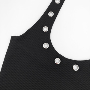Ensemble 2 pièces tendance pour femme : haut court côtelé à bretelles et mini-jupe avec détails à œillets - Product Image 4
