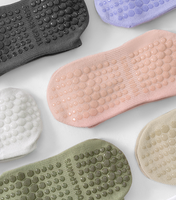 Chaussettes de sport et de yoga en coton antidérapantes pour femmes, personnalisables avec logo, confortables et solides, idéales pour la maison et le sport.