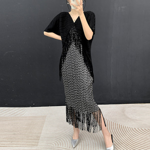Vestido Miyake plisado 2026, nuevo, con cuello en V, borlas, mangas largas, estilo elegante y falda plisada sencilla. - Product Image 2