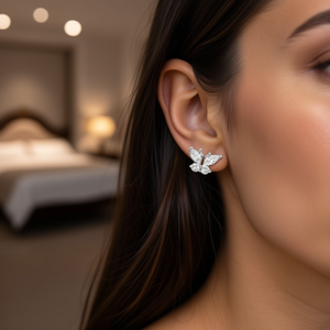 Orecchini a perno a forma di farfalla in oro bianco E1745 con cristalli taglio marquise e strass incastonati a griffe, gioielli di moda da donna - Product Image 2