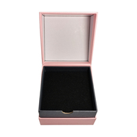 Boîte cadeau carrée rose à couvercle rabattable, insert en mousse noire, logo personnalisé, emballage cosmétique haut de gamme