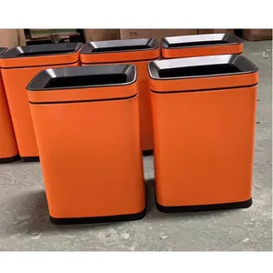 橙色垃圾桶