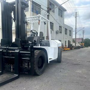 Montacargas TCM 100 de Uni Carriers, Blanco con Franjas Azules, Equipo Industrial Usado, 1 Año de Garantía, 10000 kg, Alta Eficiencia Operativa - Product Image 1