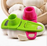 Accessoires de cuisine en plastique couleur bonbon : outil à broyer le gingembre et l'ail, éplucheur, trancheur, coupe-légumes, râpe et hachoir magiques en silicone