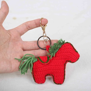 Porte-clés poney en crochet fait main, pendentif licorne mignon en fil, accessoire de <span class=keywords><strong>sac</strong></span> créatif, ornement de couple - Product Image 4