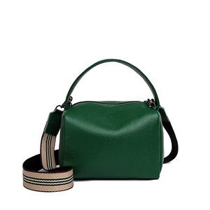 Sac messager en cuir noir, sac à main pour femme, personnalisé, luxe, avec sangles interchangeables, sac messager vintage en cuir vegan tendance - Product Image 1