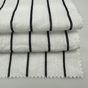 Tela Crepé 100% Algodón Peinado Orgánico, Ligera, Transpirable, 65gsm, Estilo Dobby, Absorbente, para Camisetas de Bebés y Niños - Product Image 5