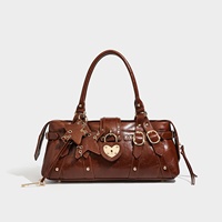 Nouveau Sac Moto Rétro Été 2026, Sac Boston à Rivets à Bandoulière Unique, Style Sexy pour Femme, Sac à Bandoulière en PU et Polyester avec Fermeture Éclair
