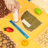 Pompe à vide manuelle universelle compatible avec la plupart des contenants alimentaires et des sacs de conservation