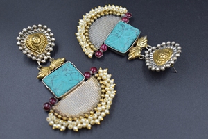 Pendientes de joyería india de doble tono dorado de diseño único, pendientes Jhumka para mujer - Product Image 3