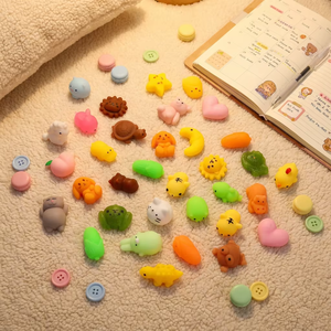 Paquete de 30 Juguetes Blandos Personalizados, Squishies Kawaii, Recuerdos para Fiestas, Regalos de Cumpleaños, Navidad, Regalos para el Aula, Mini Animales Aleatorios para Apretar - Product Image 6
