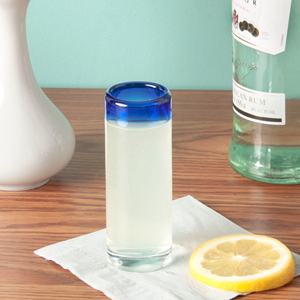 Verre à vin mexicain artisanal, 2 oz, avec bordure bleue en Cobalt, artisanal, réutilisable - Product Image 2