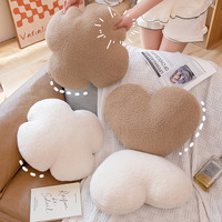 Coussin décoratif en peluche rose à motif floral style Instagram, design trèfle à quatre feuilles, décoration minimaliste moderne pour la maison, canapé de bureau, en forme de cœur